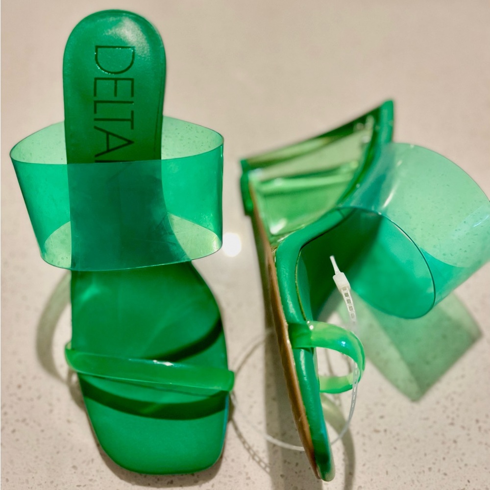 Delta Emerald Green Wedges NWT Size 7